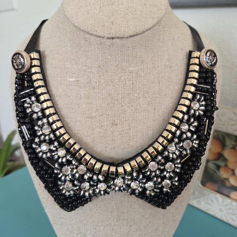 Elegant Black and Gold Collar Necklace